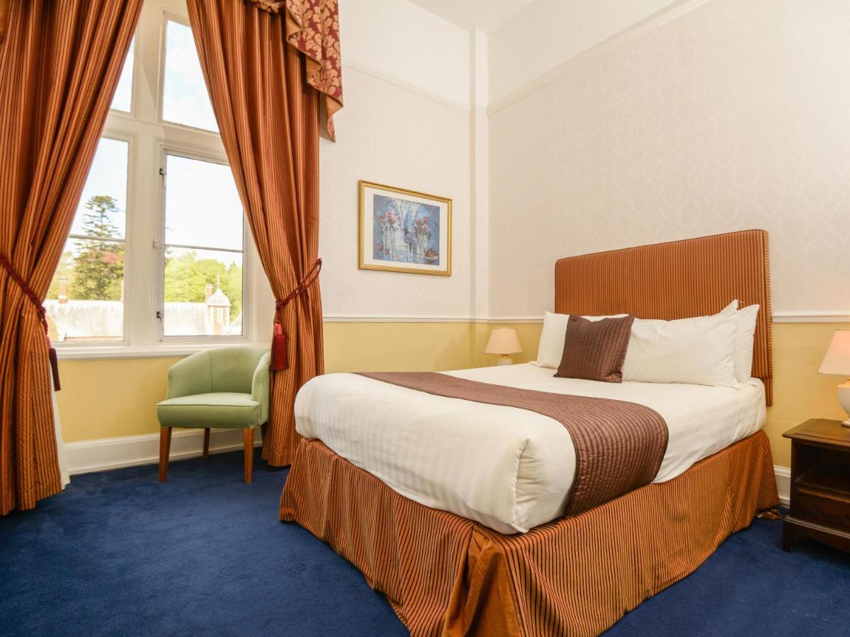 Lynford Hall